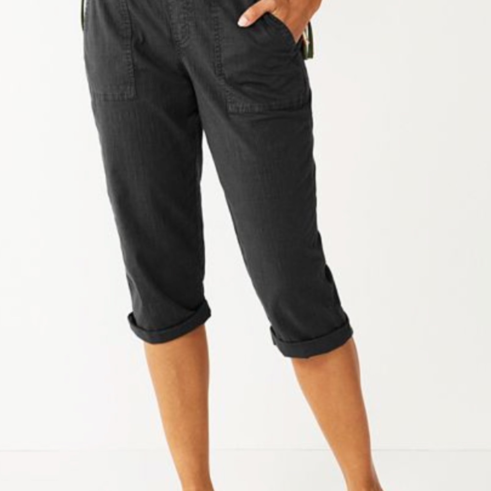 NWT Capri "pedal pusher" long shorts!